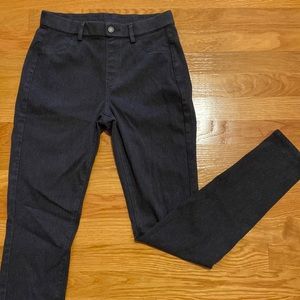 Uniqlo Woman’s Charcoal Jeggings
